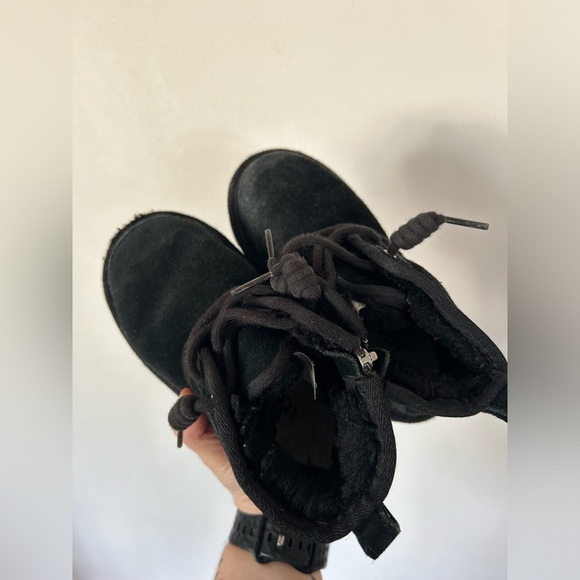 UGG Black Neumel II Boot Size 11 Kids - Picture 6 of 10